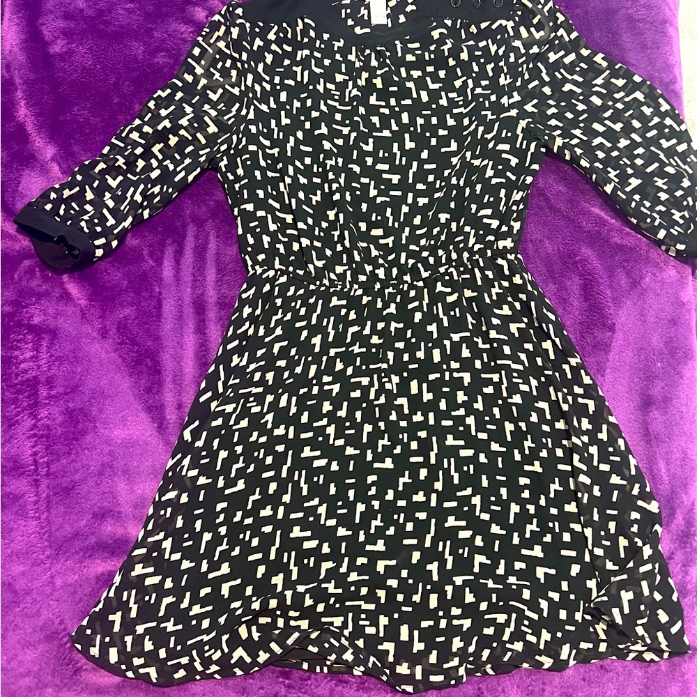 Beautiful mini dress with quarter sleeves & fun black & cream colored print.